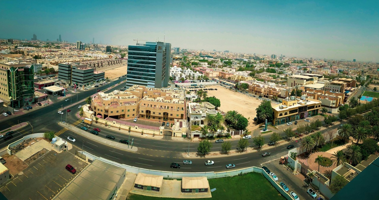 Evolution of gated compounds in Saudi Arabia from practical enclosed housing to modern residential communities with lifestyle amenities.
